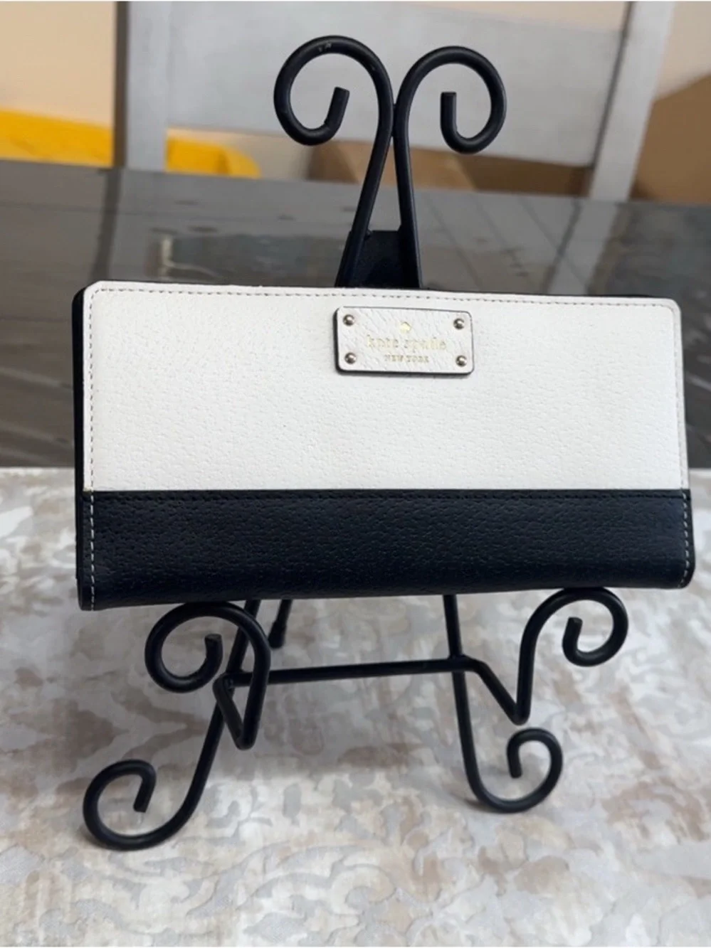 [Sold] kate spade Two-Tone Black and White Continental Wallet
